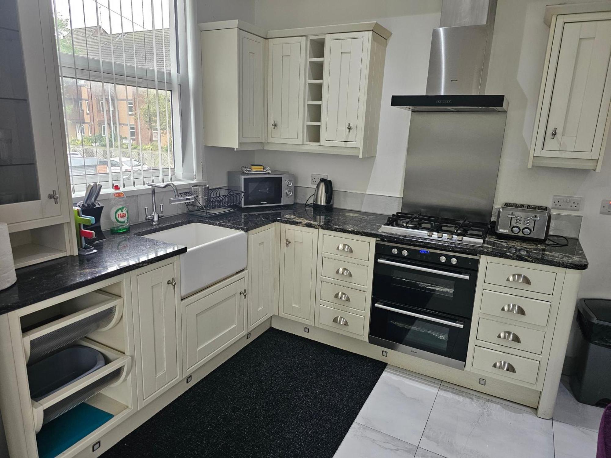 Homebird Property - Conway House ลีดส์ ภายนอก รูปภาพ